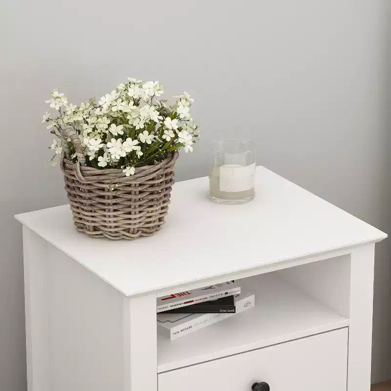 Comodino bianco con 2 cassetti e ripiano aperto