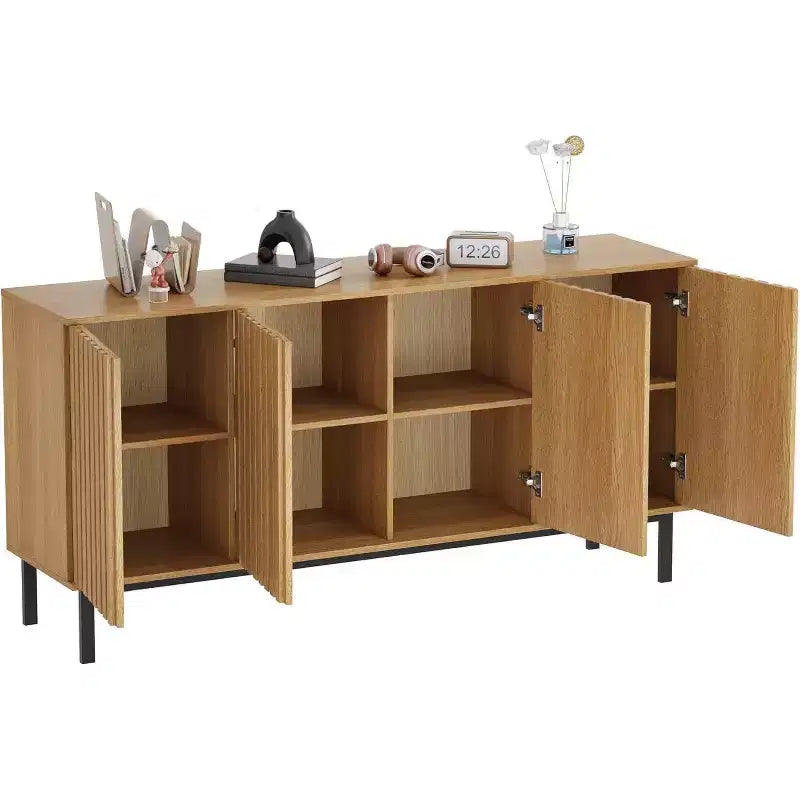 Mobile credenza a 4 ante con pannelli scanalati