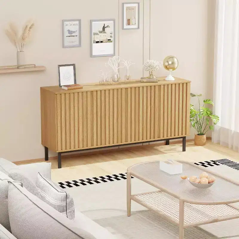 Mobile credenza a 4 ante con pannelli scanalati