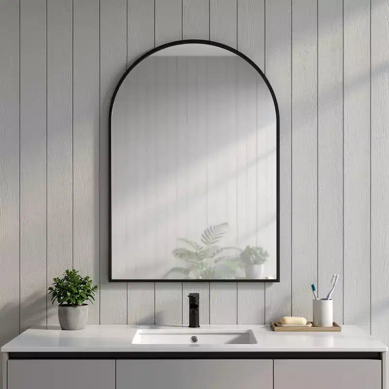 Specchio da parete ad arco in metallo nero da 30".
