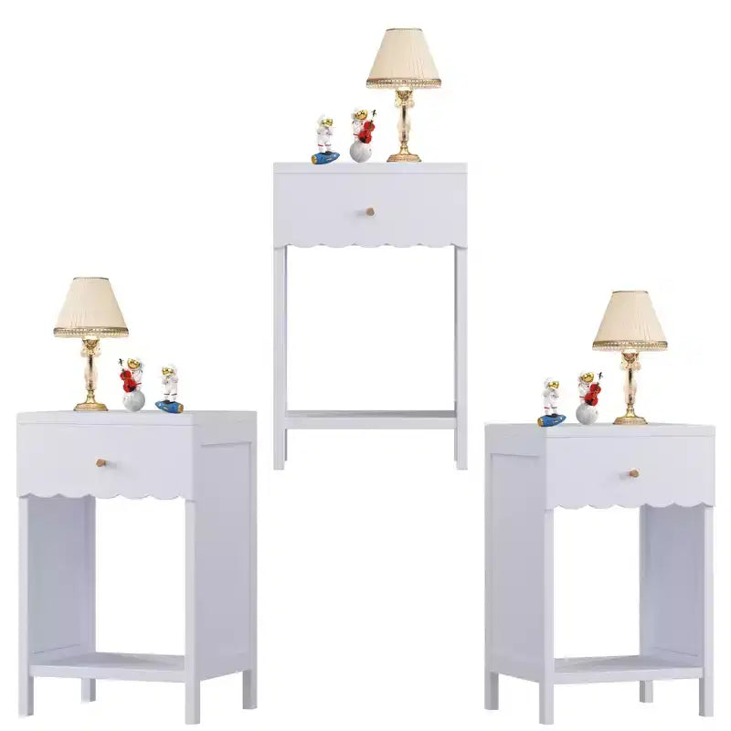Comodino con Bordo Festonato, Cassetto e Ripiano Aperto – Lilla