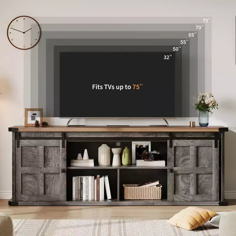 Mobile porta TV rustico con ante scorrevoli a persiana e presa di corrente — Adatto fino a 80"