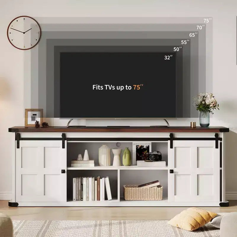 Mobile porta TV rustico con ante scorrevoli a persiana e presa di corrente — Adatto fino a 80"