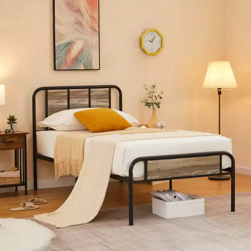 Struttura Letto a Piattaforma in Metallo con Testiera in Legno