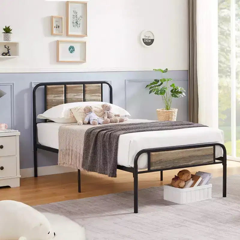 Struttura Letto a Piattaforma in Metallo con Testiera in Legno