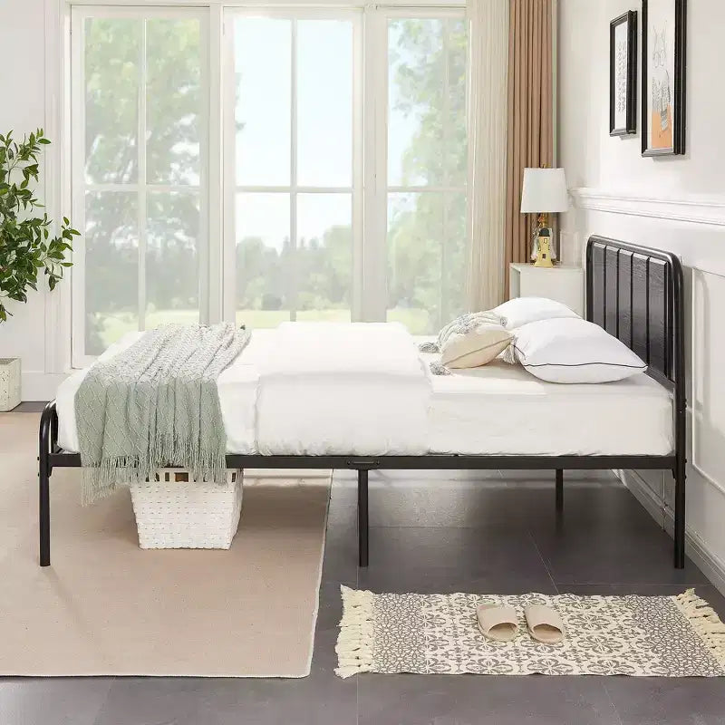 Struttura Letto a Piattaforma in Metallo con Testiera in Legno