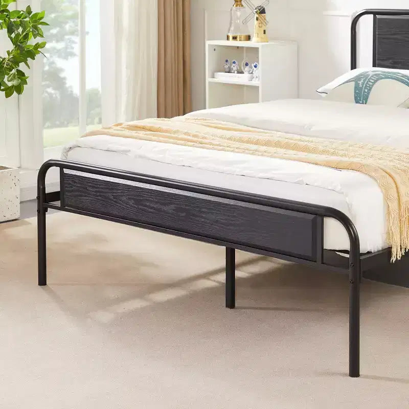 Struttura Letto a Piattaforma in Metallo con Testiera in Legno